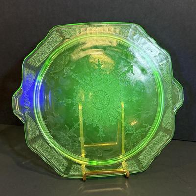 LOT 114K: Vintage Uranium Glass: Footed Platter & Five Plates