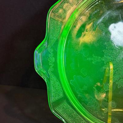LOT 114K: Vintage Uranium Glass: Footed Platter & Five Plates