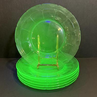 LOT 115W: Vintage 9” Uranium Glass Plates (6)