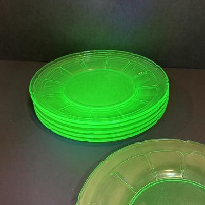 LOT 115W: Vintage 9” Uranium Glass Plates (6)