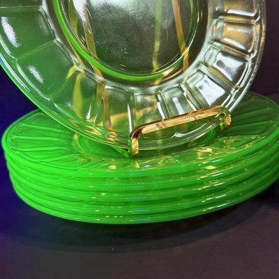 LOT 116W: Matching Vintage Uranium Glass Bowls & Plates