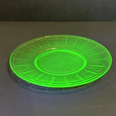 LOT 116W: Matching Vintage Uranium Glass Bowls & Plates