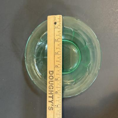 LOT 116W: Matching Vintage Uranium Glass Bowls & Plates