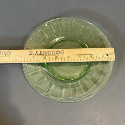 LOT 116W: Matching Vintage Uranium Glass Bowls & Plates