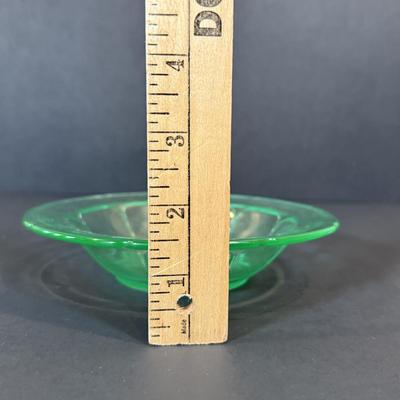 LOT 116W: Matching Vintage Uranium Glass Bowls & Plates