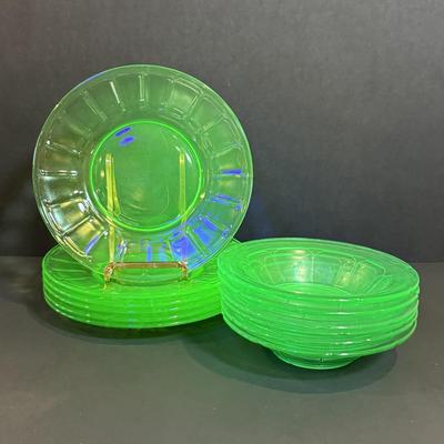 LOT 116W: Matching Vintage Uranium Glass Bowls & Plates