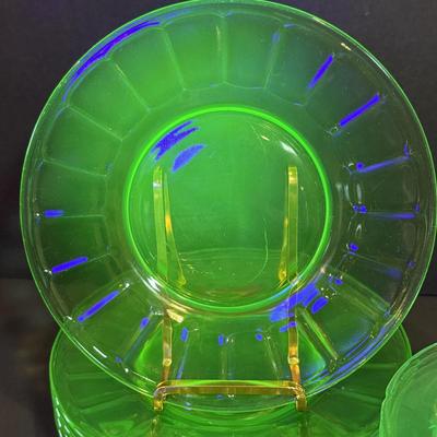 LOT 116W: Matching Vintage Uranium Glass Bowls & Plates