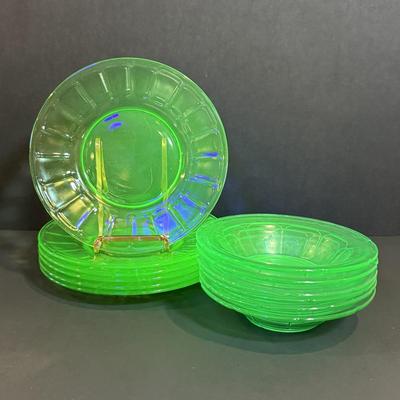 LOT 116W: Matching Vintage Uranium Glass Bowls & Plates