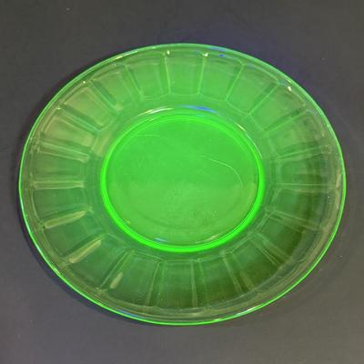 LOT 116W: Matching Vintage Uranium Glass Bowls & Plates