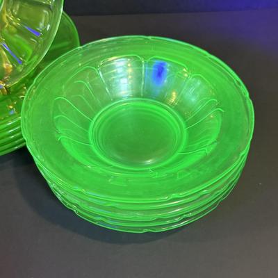 LOT 116W: Matching Vintage Uranium Glass Bowls & Plates