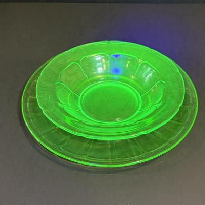 LOT 116W: Matching Vintage Uranium Glass Bowls & Plates