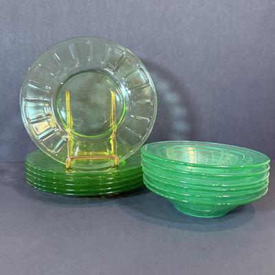 LOT 116W: Matching Vintage Uranium Glass Bowls & Plates