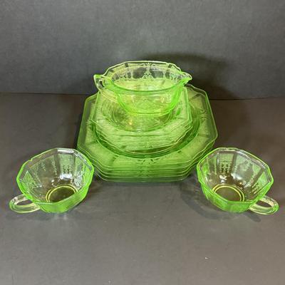 LOT 120K: Chipped Pieces of Vintage Uranium Glass - Great for Crafting!