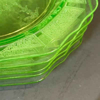 LOT 120K: Chipped Pieces of Vintage Uranium Glass - Great for Crafting!
