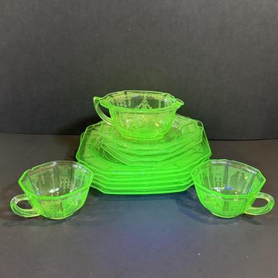 LOT 120K: Chipped Pieces of Vintage Uranium Glass - Great for Crafting!