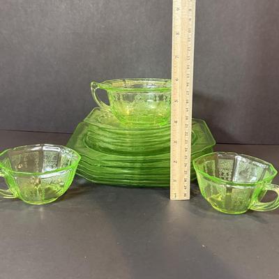 LOT 120K: Chipped Pieces of Vintage Uranium Glass - Great for Crafting!