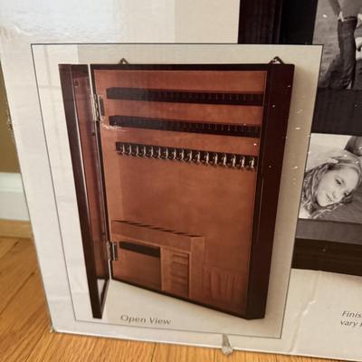 LOT 140L: Photo Display Jewelry Box NIB