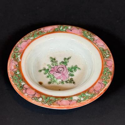 LOT 141W: Antique 19th Century Chinese Familie Teapot w/ Travel Basket