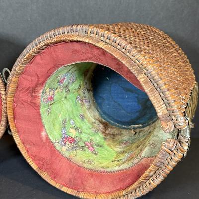 LOT 141W: Antique 19th Century Chinese Familie Teapot w/ Travel Basket