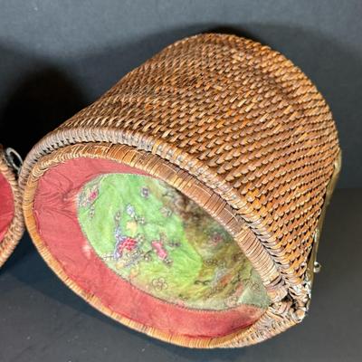 LOT 141W: Antique 19th Century Chinese Familie Teapot w/ Travel Basket