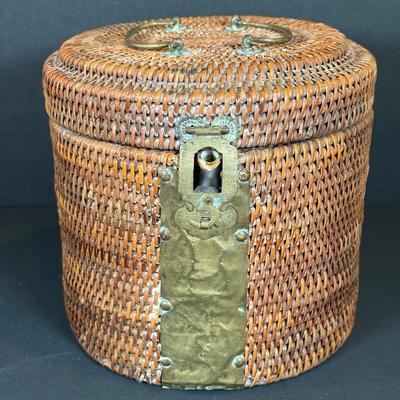 LOT 141W: Antique 19th Century Chinese Familie Teapot w/ Travel Basket