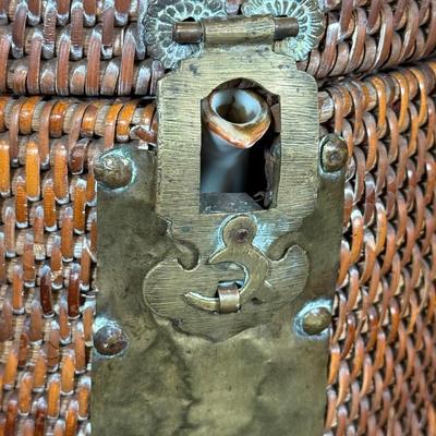 LOT 141W: Antique 19th Century Chinese Familie Teapot w/ Travel Basket