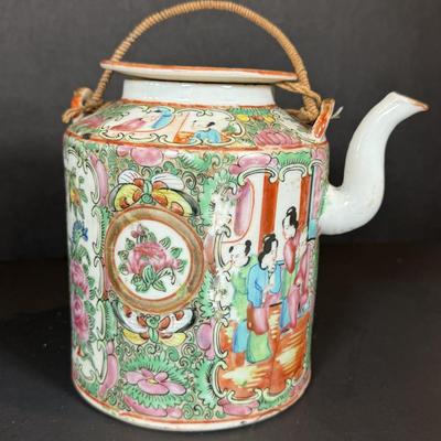 LOT 141W: Antique 19th Century Chinese Familie Teapot w/ Travel Basket