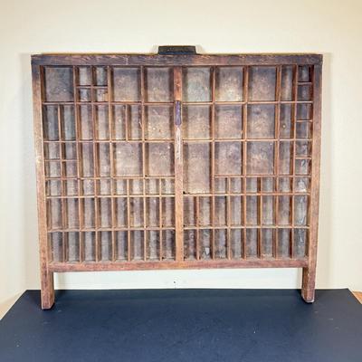 LOT 142W: Vintage Hamilton Mfg Co Printer’s Tray