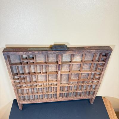 LOT 142W: Vintage Hamilton Mfg Co Printer’s Tray