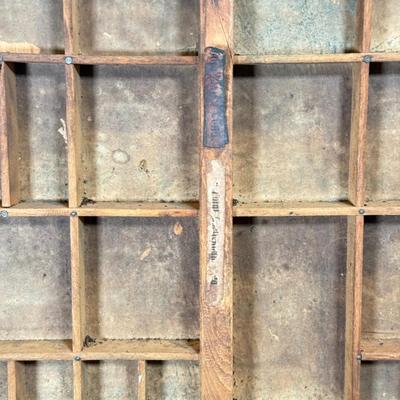 LOT 142W: Vintage Hamilton Mfg Co Printer’s Tray