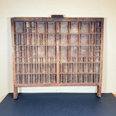 LOT 142W: Vintage Hamilton Mfg Co Printer’s Tray