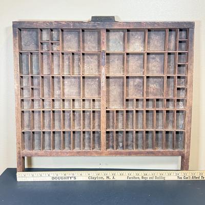 LOT 142W: Vintage Hamilton Mfg Co Printer’s Tray