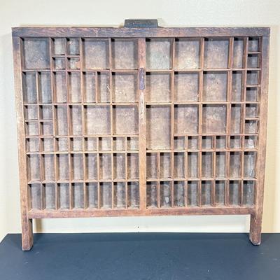 LOT 142W: Vintage Hamilton Mfg Co Printer’s Tray