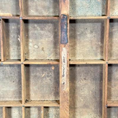 LOT 142W: Vintage Hamilton Mfg Co Printer’s Tray