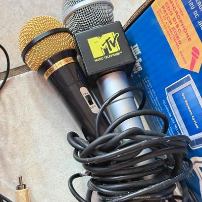 LOT 144W: MTV Karaoke Machine w/ Box, 2 Microphones & CDs