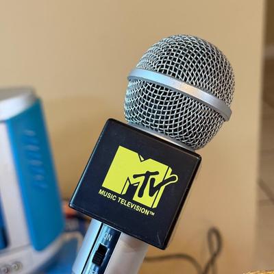 LOT 144W: MTV Karaoke Machine w/ Box, 2 Microphones & CDs