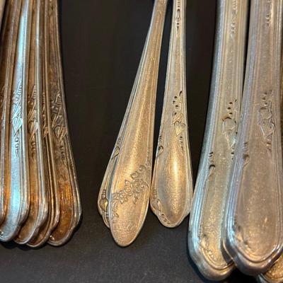 LOT 147K: Vintage Wm A Roger’s Oneida Ltd A1 Plus Flatware