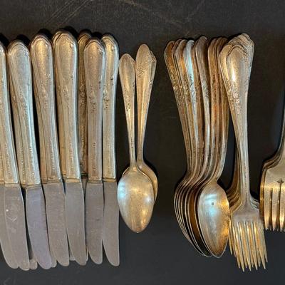 LOT 147K: Vintage Wm A Roger’s Oneida Ltd A1 Plus Flatware
