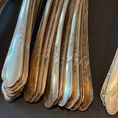 LOT 147K: Vintage Wm A Roger’s Oneida Ltd A1 Plus Flatware