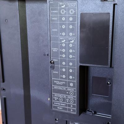 LOT 150U: Sharp Aquos TV LC-37D6U