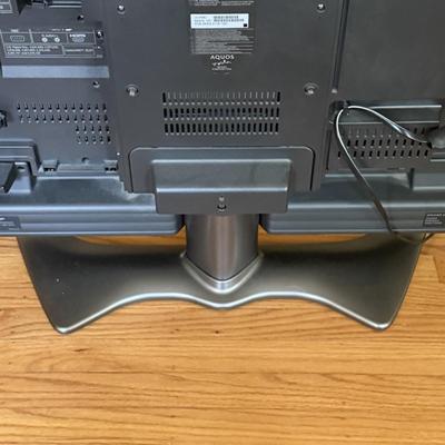 LOT 150U: Sharp Aquos TV LC-37D6U