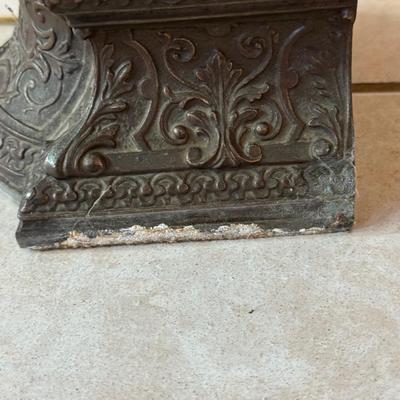 LOT 152L: Vintage Cast Metal Don Juan Table Lamp