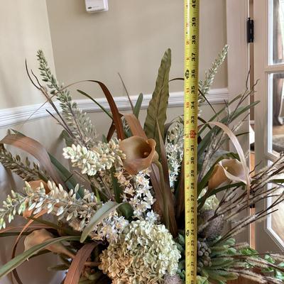 LOT 156D: Beautiful Faux Floral Centerpiece