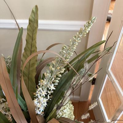 LOT 156D: Beautiful Faux Floral Centerpiece