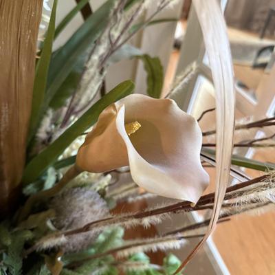 LOT 156D: Beautiful Faux Floral Centerpiece