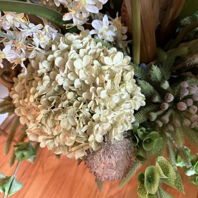 LOT 156D: Beautiful Faux Floral Centerpiece
