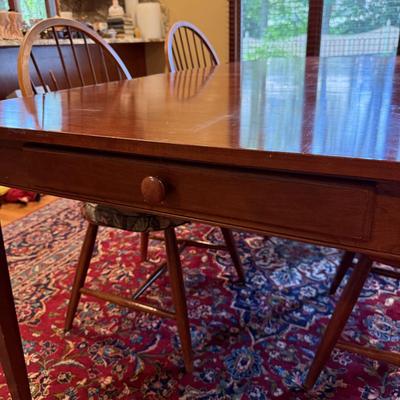 LOT 174K: Ethan Allen Dinning Table w/ Drawers, 4 Matching Chairs, Two Leafs & Pads