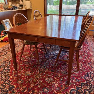 LOT 174K: Ethan Allen Dinning Table w/ Drawers, 4 Matching Chairs, Two Leafs & Pads