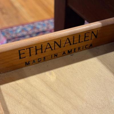LOT 174K: Ethan Allen Dinning Table w/ Drawers, 4 Matching Chairs, Two Leafs & Pads
