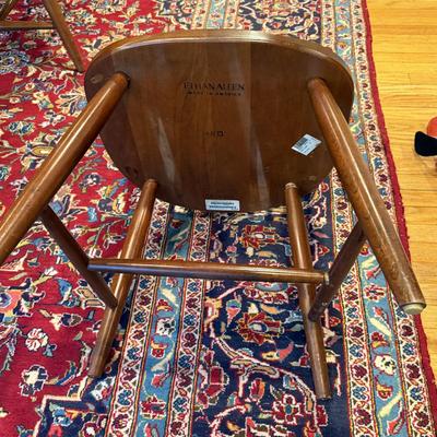 LOT 174K: Ethan Allen Dinning Table w/ Drawers, 4 Matching Chairs, Two Leafs & Pads